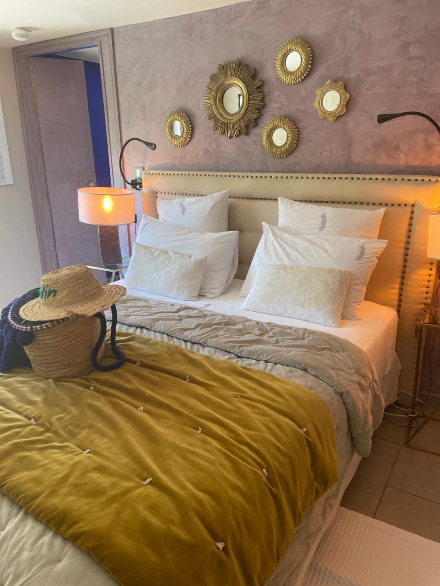 Mas De Provence En Riviera Hotell La Roquette-sur-Var Rum bild